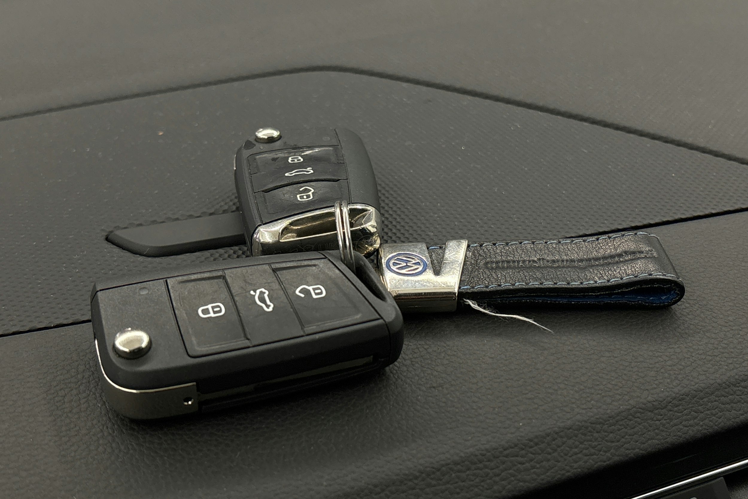 Harmaa Volkswagen Tiguan 2023 kuva 30.