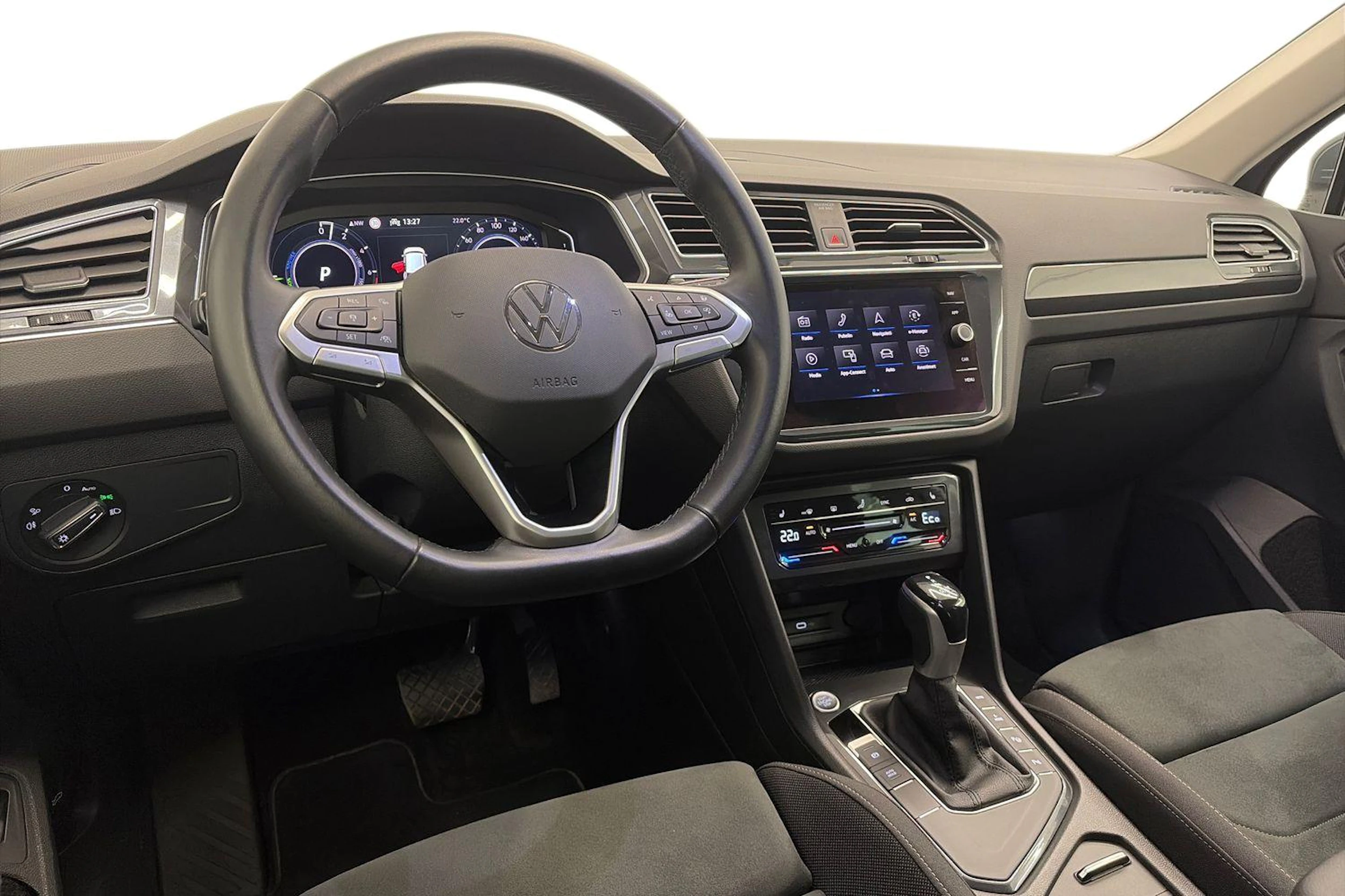 harmaa Volkswagen Tiguan 2023 kuva 8.