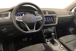 harmaa Volkswagen Tiguan 2023 kuva 8.