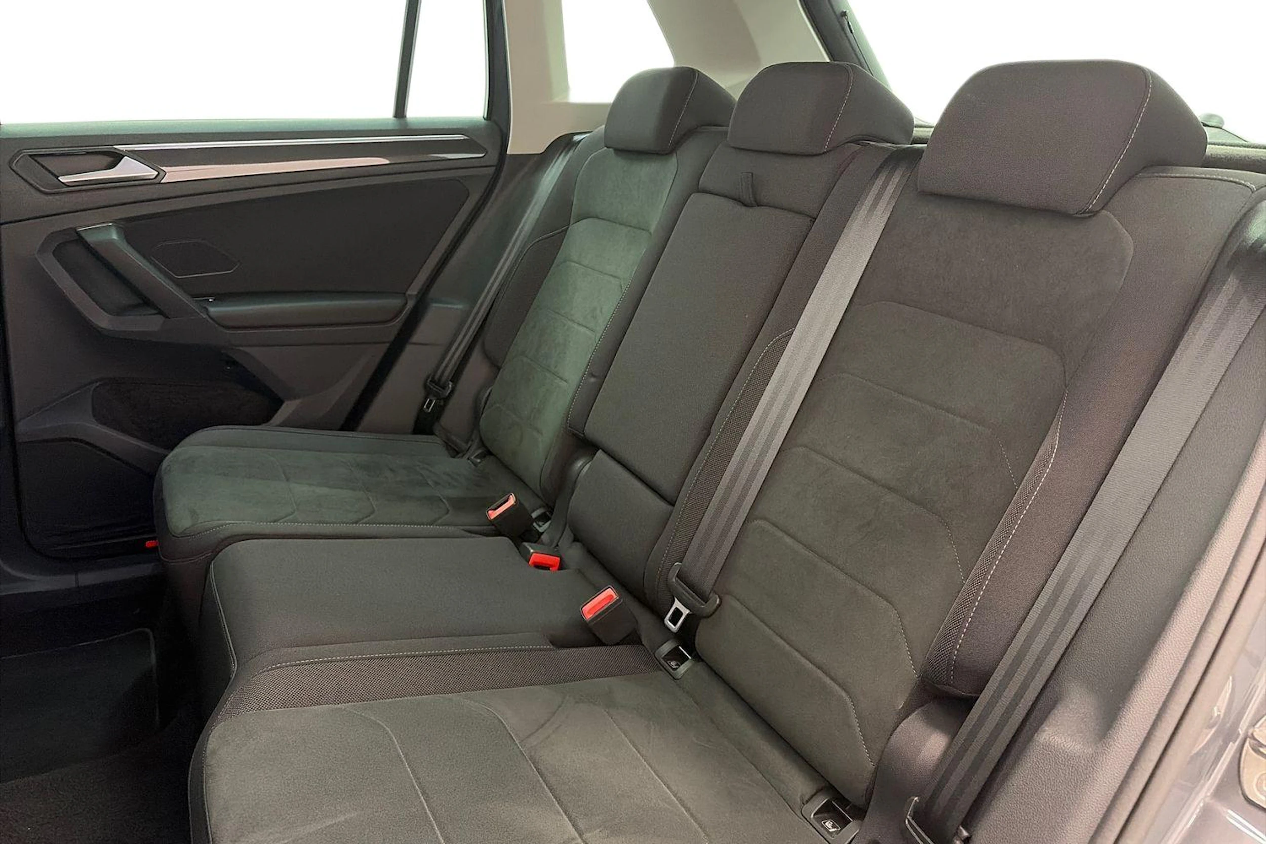harmaa Volkswagen Tiguan 2023 kuva 11.