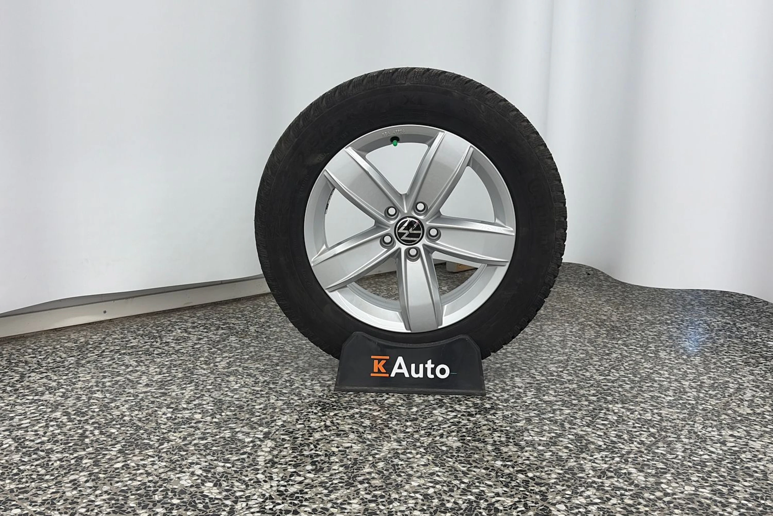 harmaa Volkswagen Tiguan 2023 kuva 13.