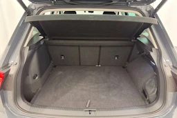 harmaa Volkswagen Tiguan 2023 kuva 15.