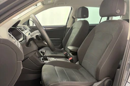 harmaa Volkswagen Tiguan 2023 kuva 17.