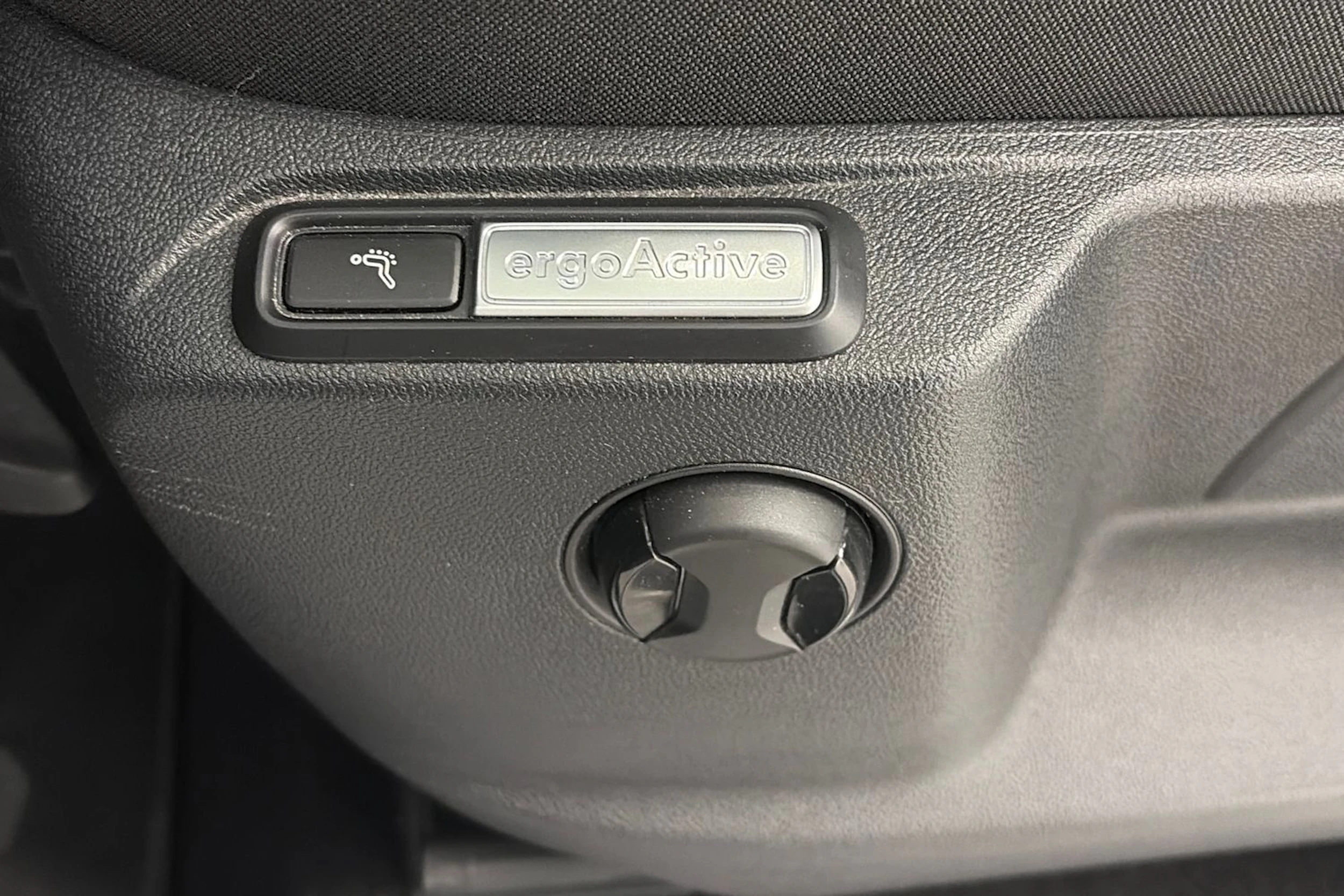 harmaa Volkswagen Tiguan 2023 kuva 18.