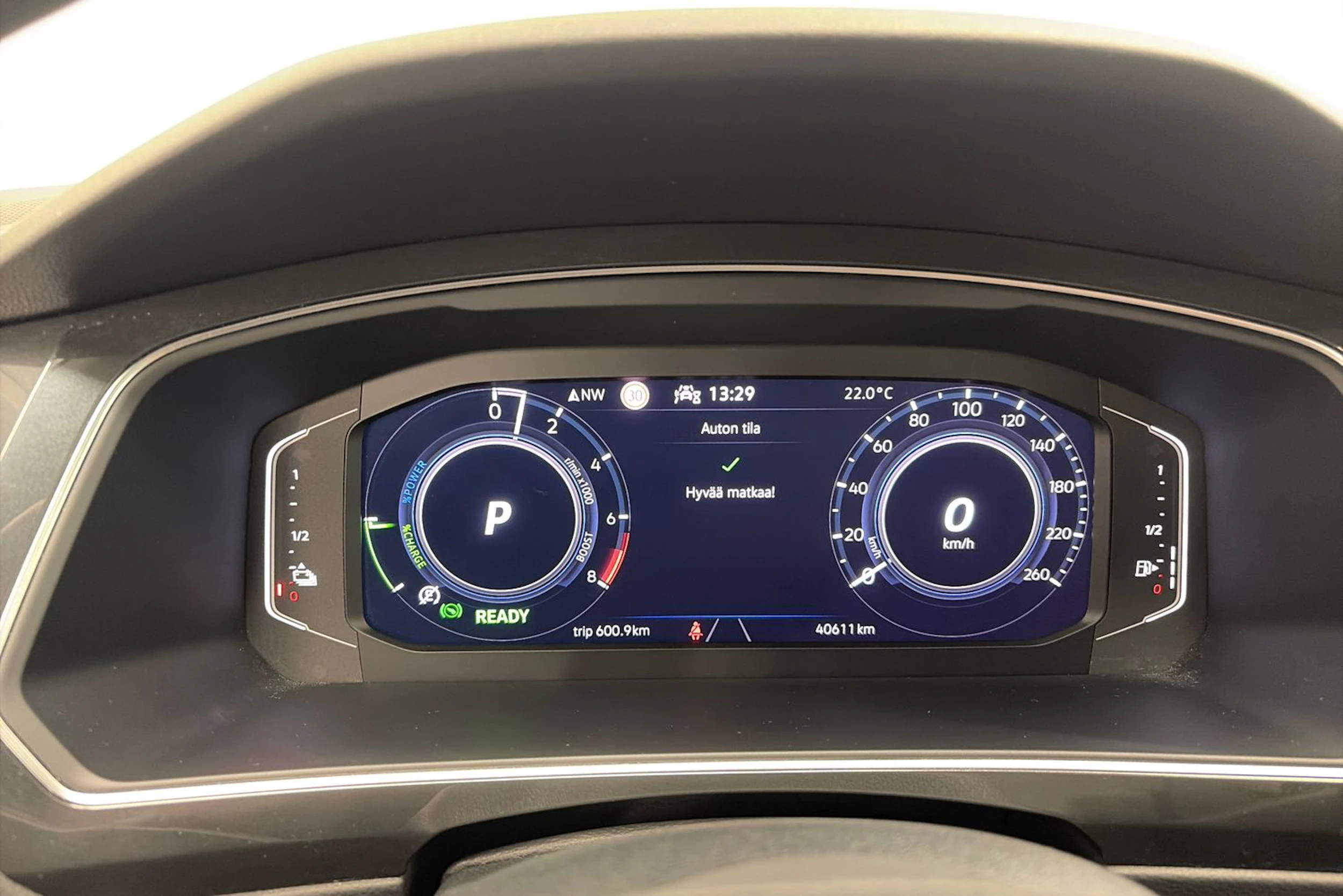 harmaa Volkswagen Tiguan 2023 kuva 20.
