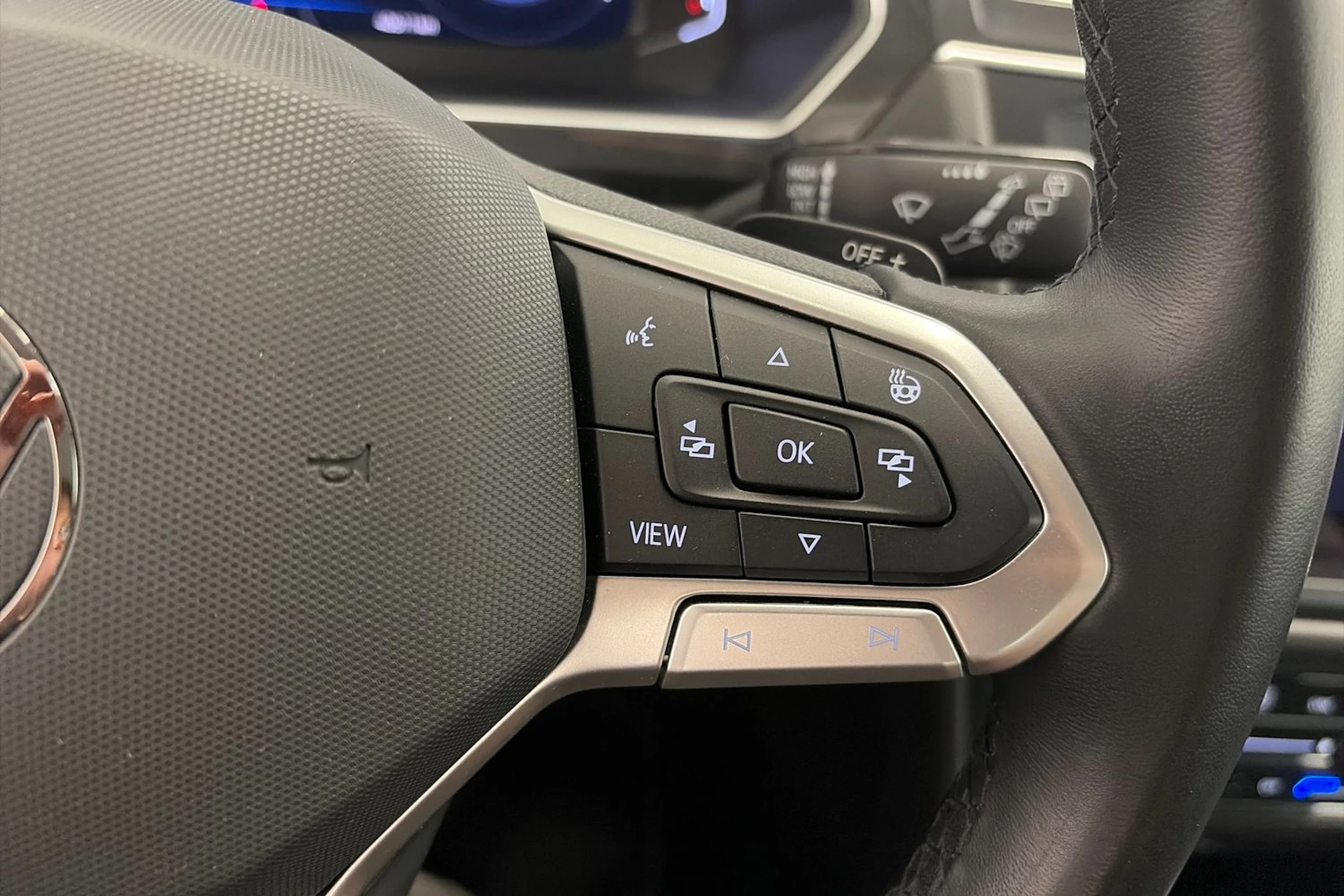 harmaa Volkswagen Tiguan 2023 kuva 22.