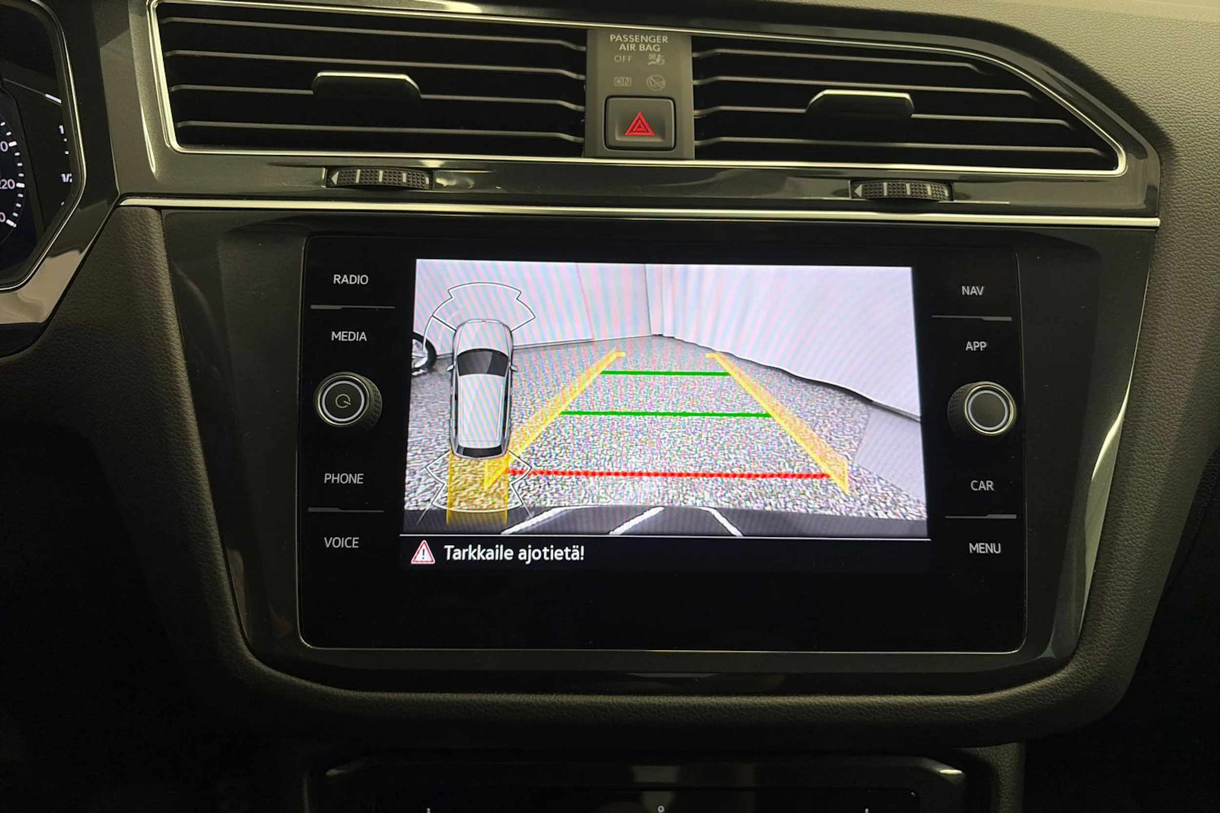 harmaa Volkswagen Tiguan 2023 kuva 24.