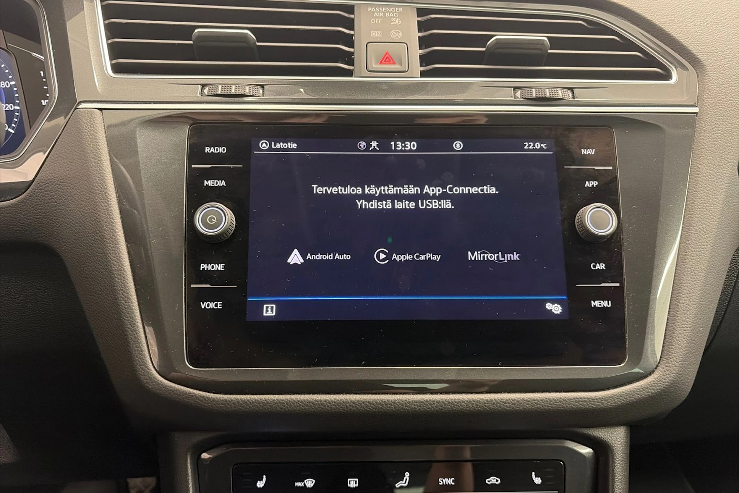 harmaa Volkswagen Tiguan 2023 kuva 25.