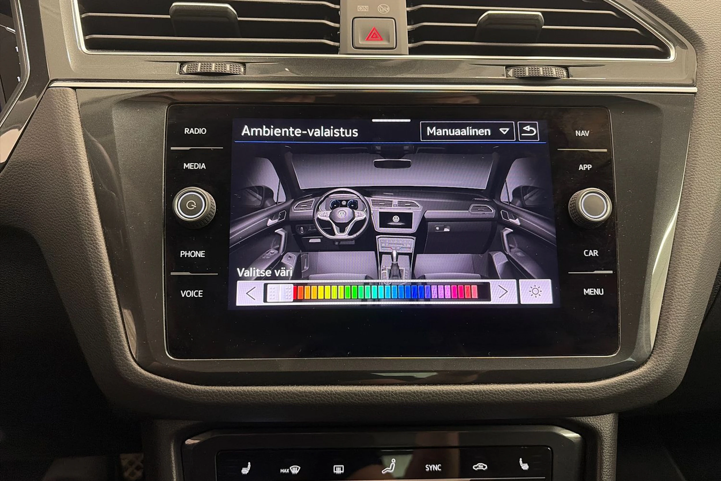 harmaa Volkswagen Tiguan 2023 kuva 26.