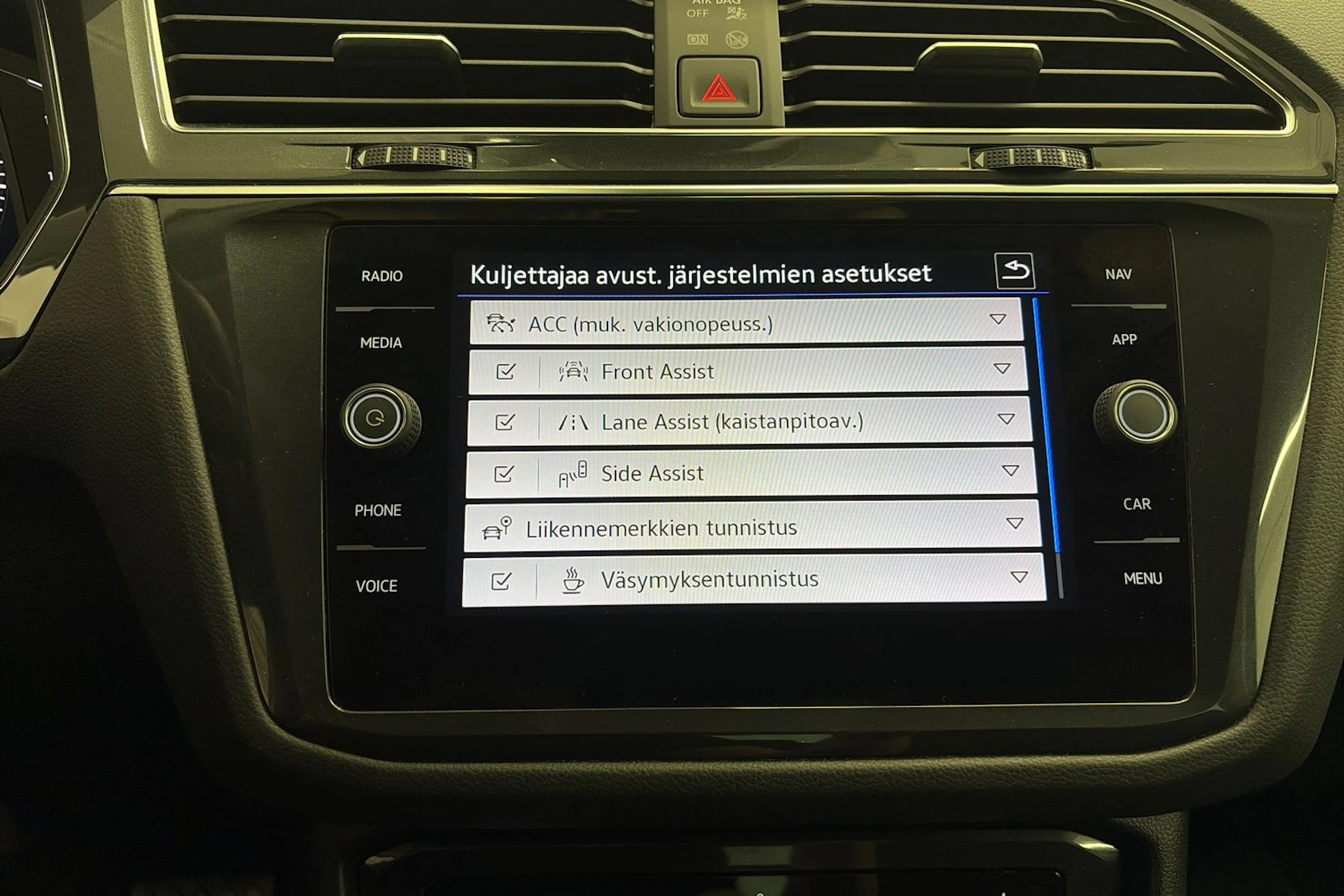 harmaa Volkswagen Tiguan 2023 kuva 27.