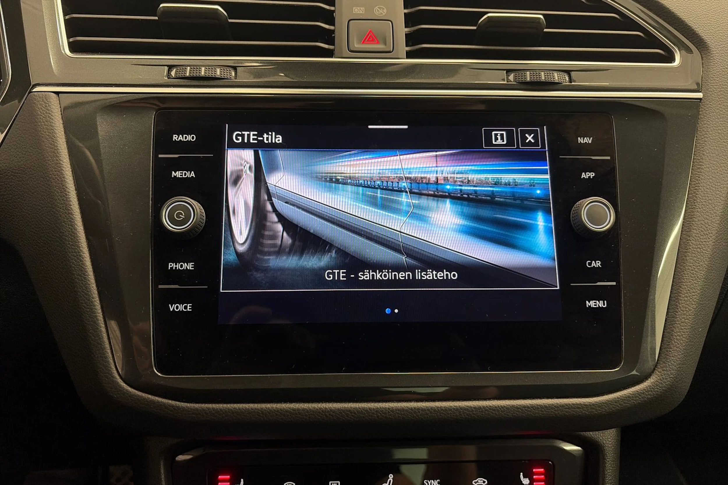 harmaa Volkswagen Tiguan 2023 kuva 29.