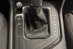 harmaa Volkswagen Tiguan 2023 kuva 30.
