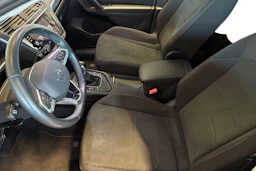 Sininen Volkswagen Tiguan 2023 kuva 6.