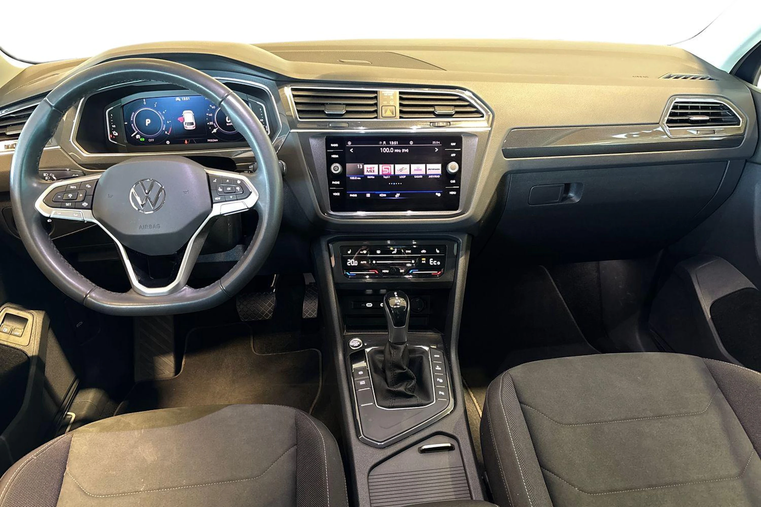 Sininen Volkswagen Tiguan 2023 kuva 7.
