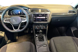 Sininen Volkswagen Tiguan 2023 kuva 7.