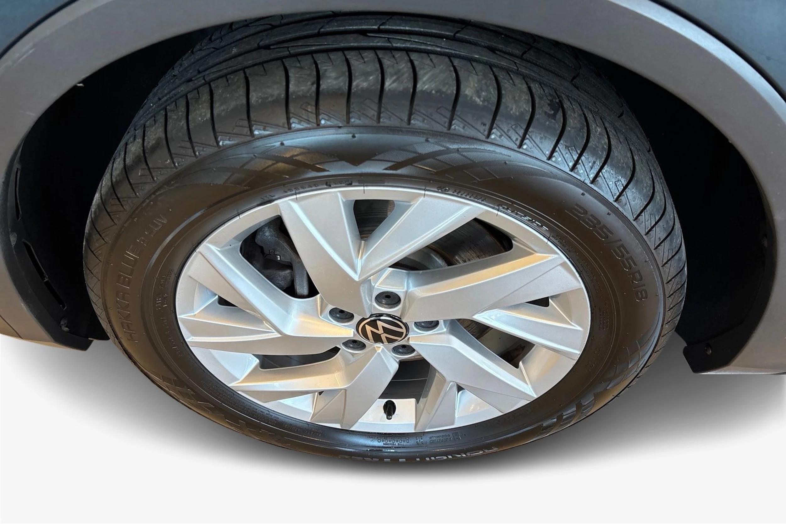Sininen Volkswagen Tiguan 2023 kuva 9.