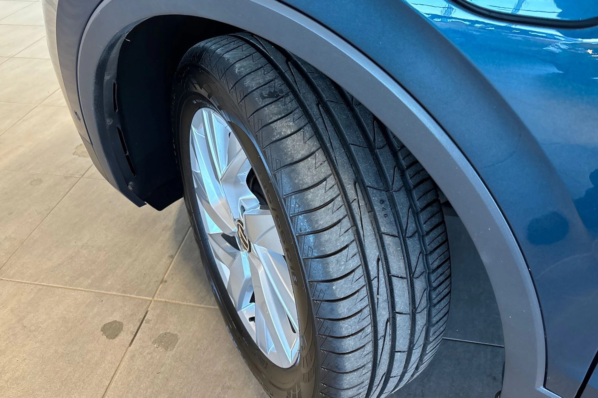 Sininen Volkswagen Tiguan 2023 kuva 10.