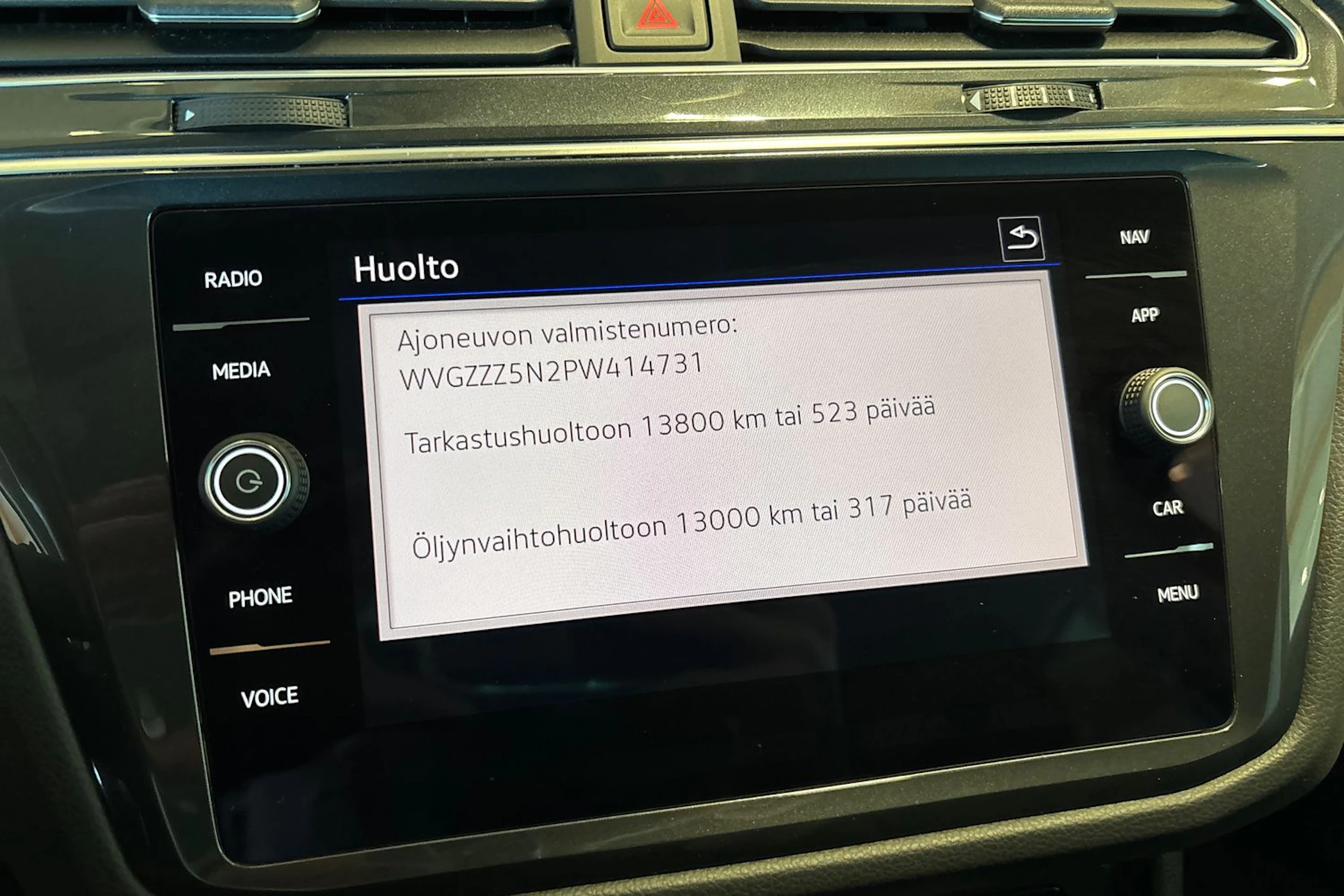 Sininen Volkswagen Tiguan 2023 kuva 16.