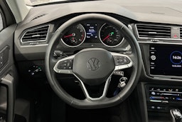 harmaa Volkswagen Tiguan 2023 kuva 14.