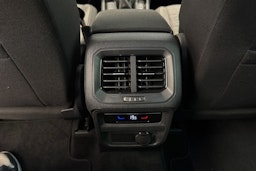 harmaa Volkswagen Tiguan 2023 kuva 15.