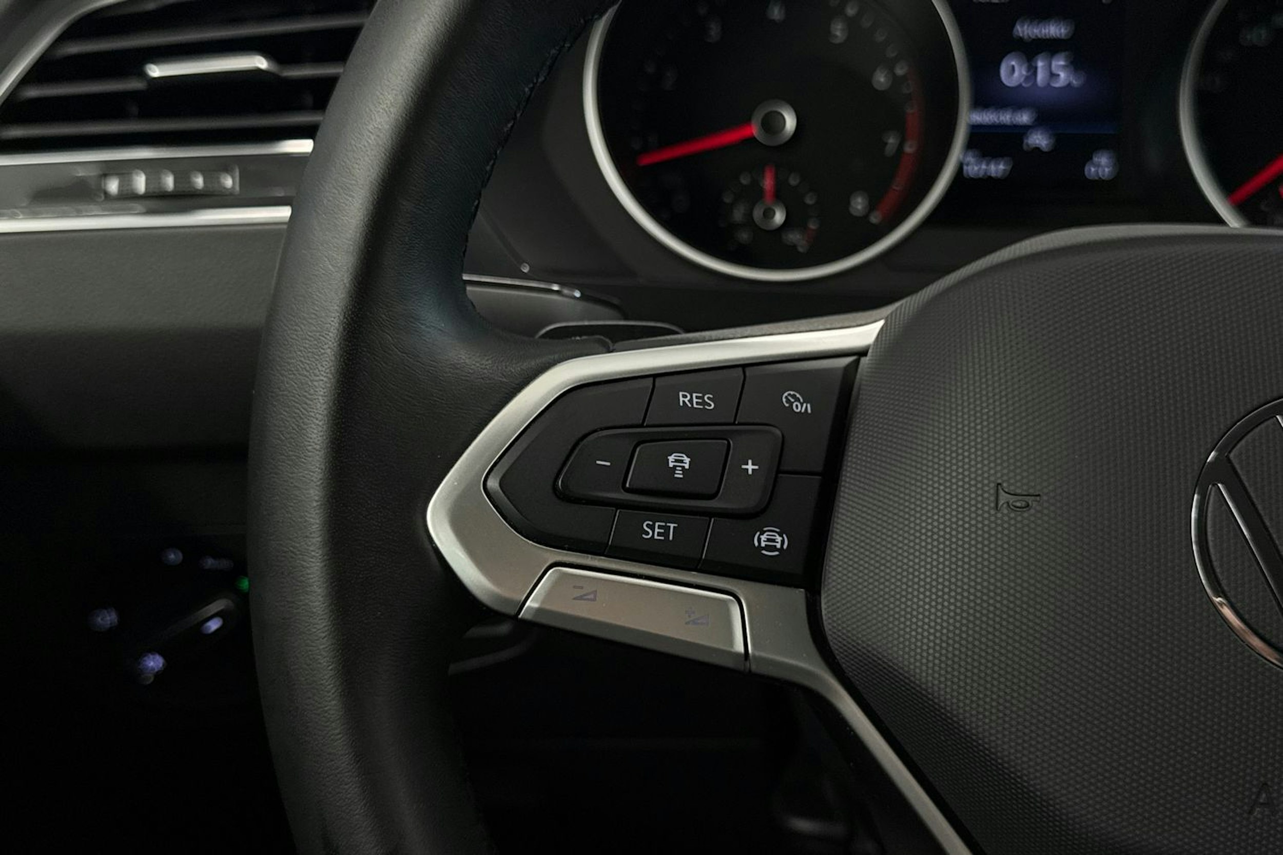 harmaa Volkswagen Tiguan 2023 kuva 17.