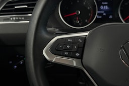 harmaa Volkswagen Tiguan 2023 kuva 17.
