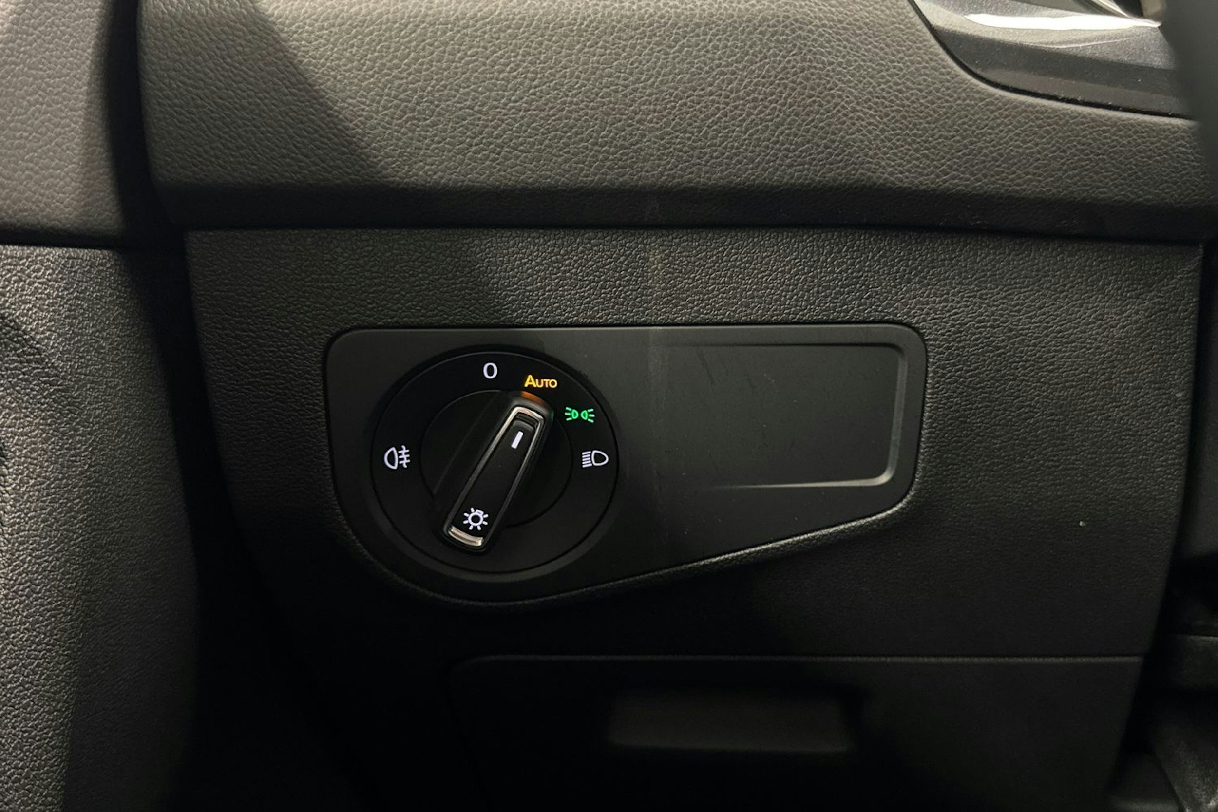 harmaa Volkswagen Tiguan 2023 kuva 19.