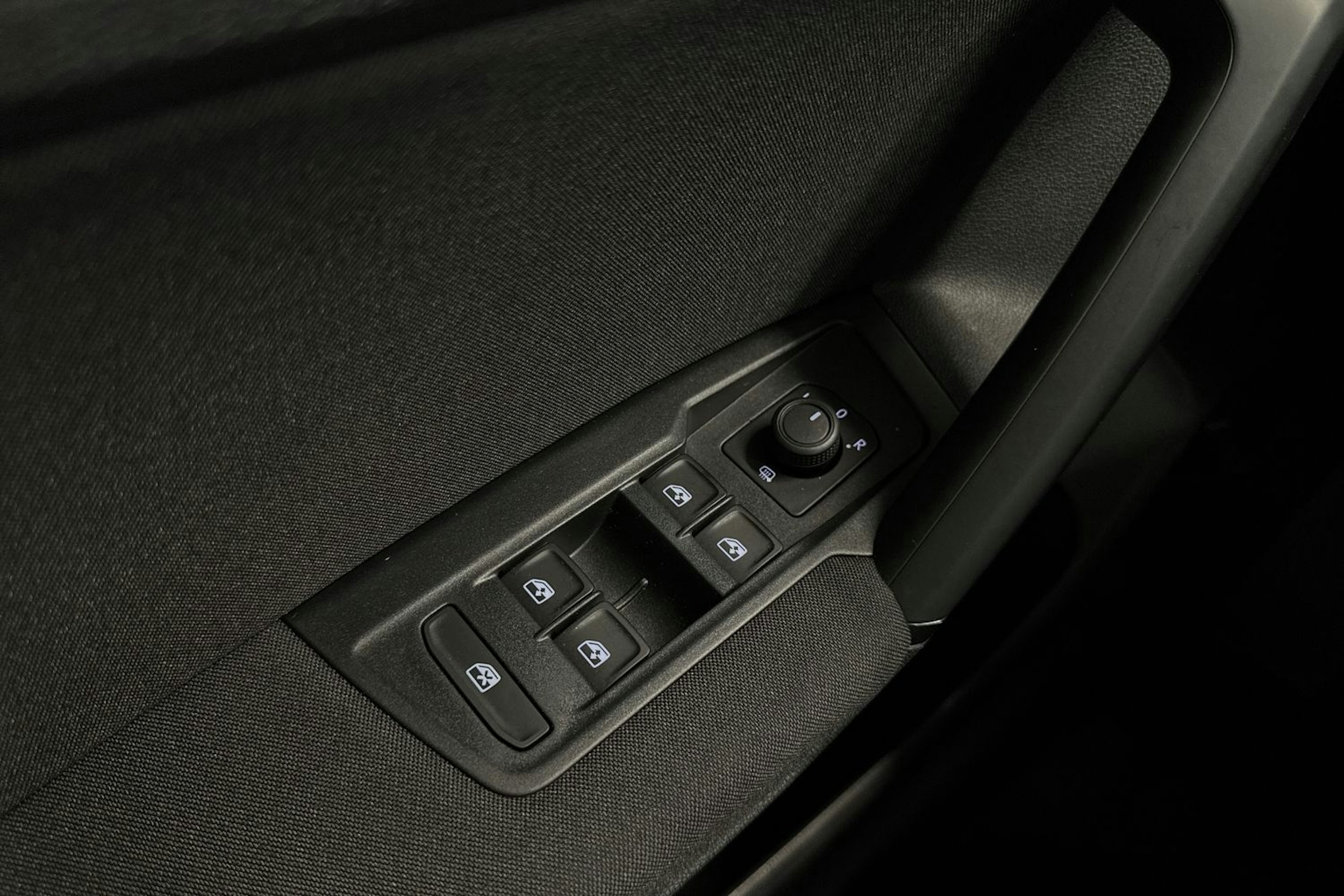 harmaa Volkswagen Tiguan 2023 kuva 20.