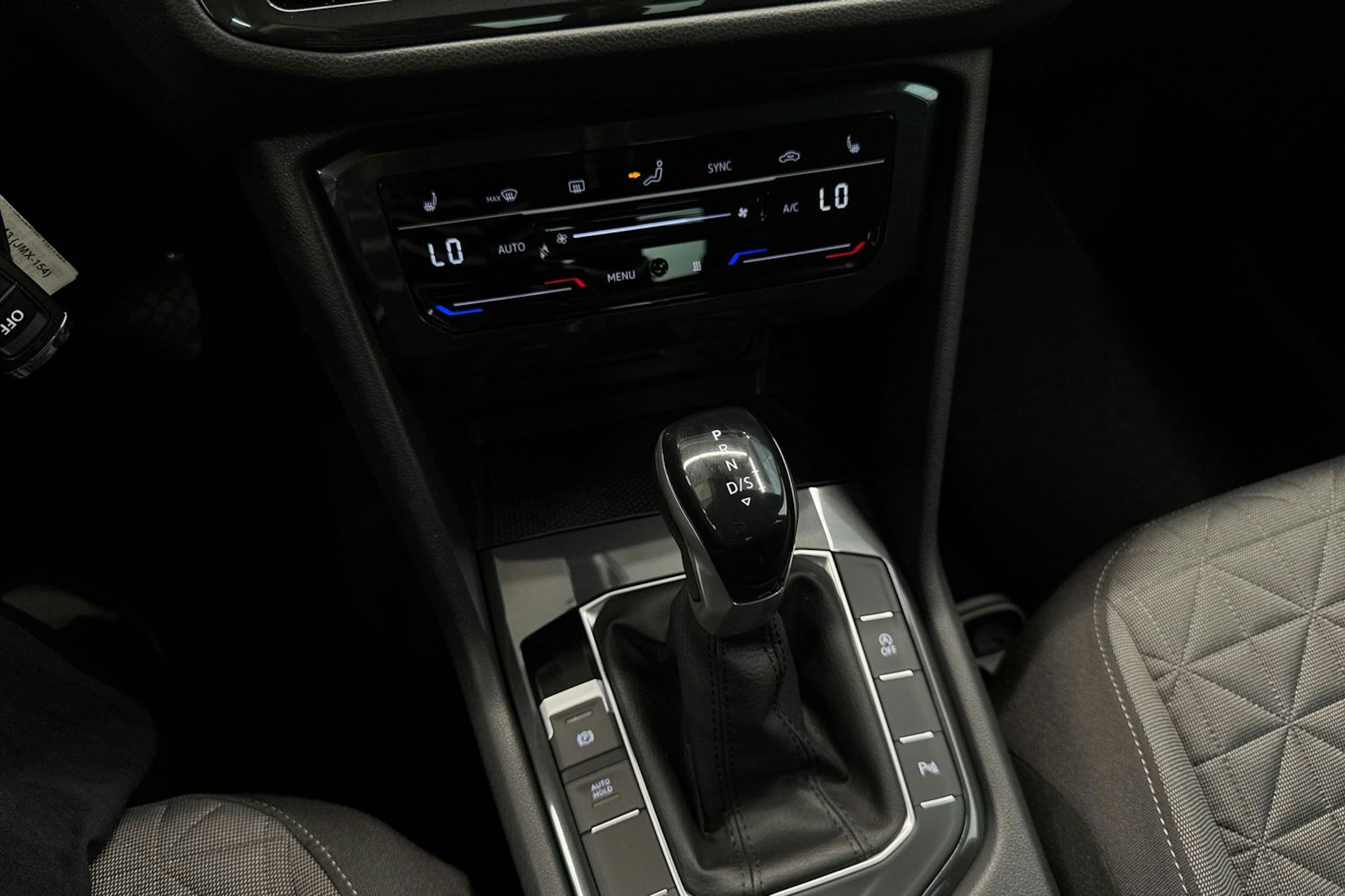 harmaa Volkswagen Tiguan 2023 kuva 22.