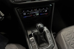 harmaa Volkswagen Tiguan 2023 kuva 22.