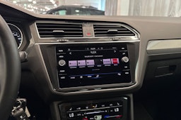 harmaa Volkswagen Tiguan 2023 kuva 23.