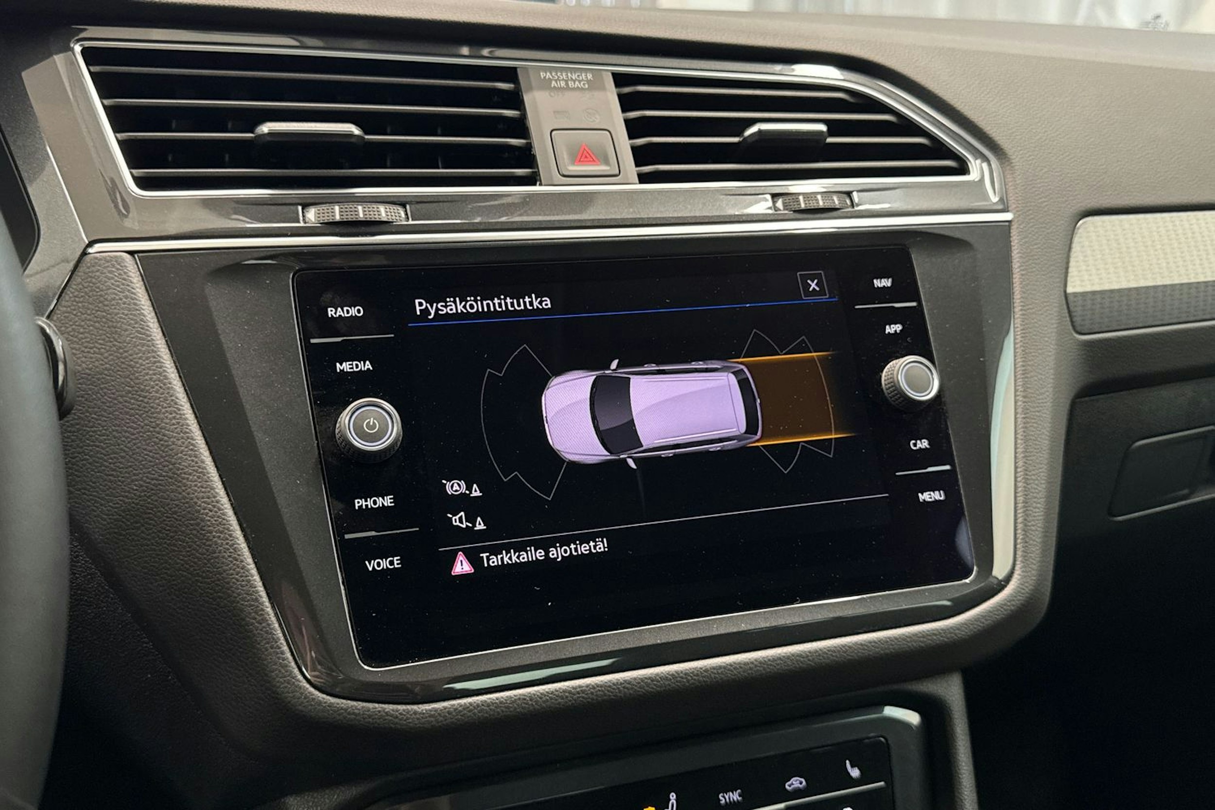 harmaa Volkswagen Tiguan 2023 kuva 24.
