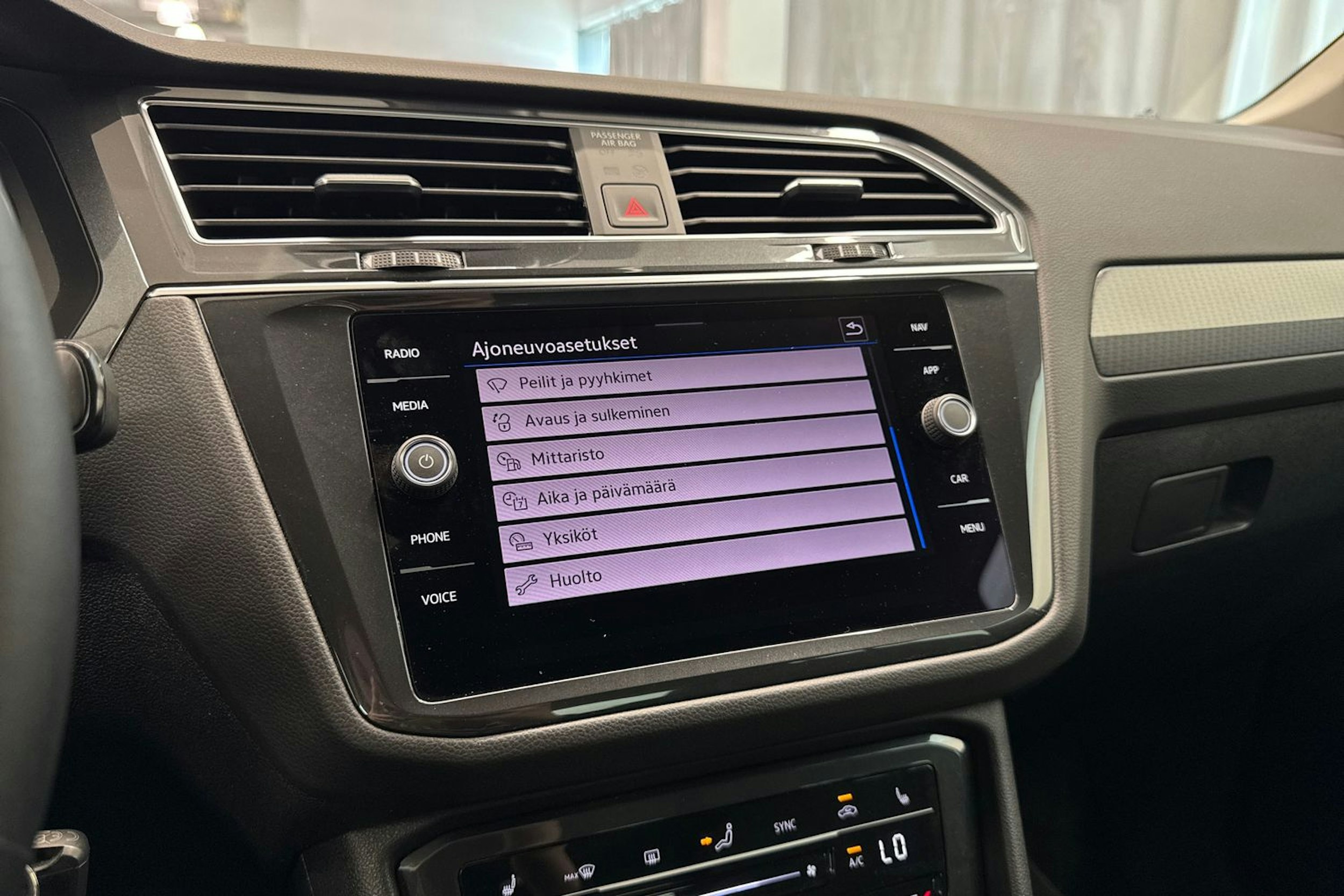 harmaa Volkswagen Tiguan 2023 kuva 27.