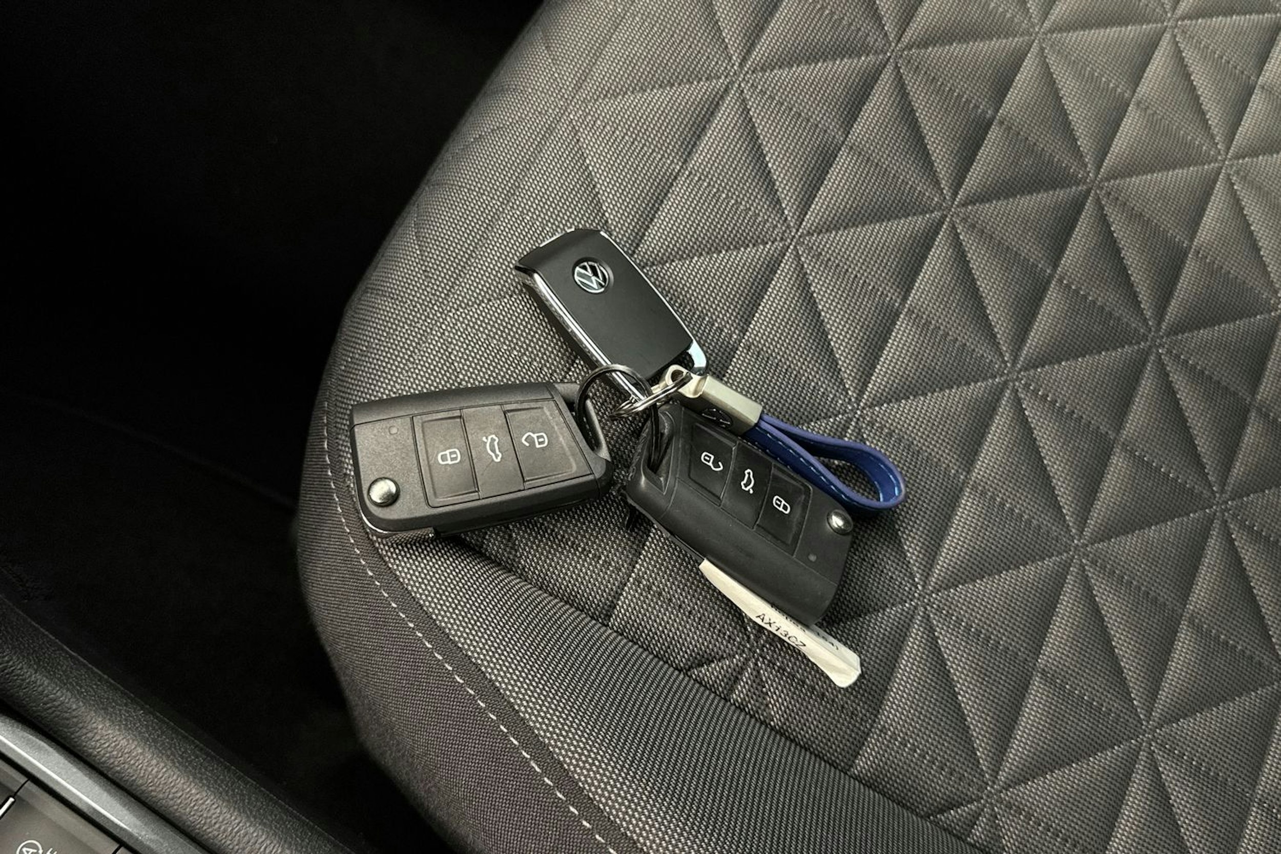 harmaa Volkswagen Tiguan 2023 kuva 28.