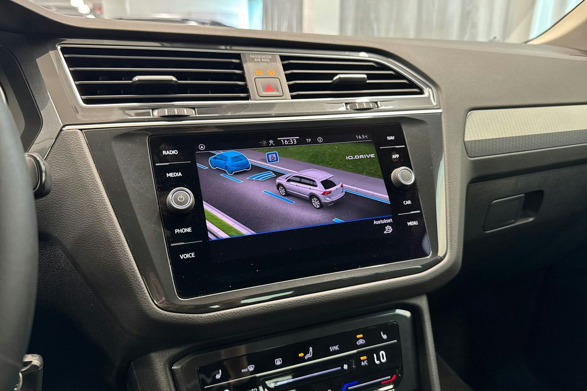 harmaa Volkswagen Tiguan 2023 kuva 29.