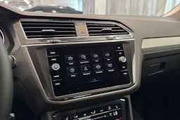 harmaa Volkswagen Tiguan 2023 kuva 30.