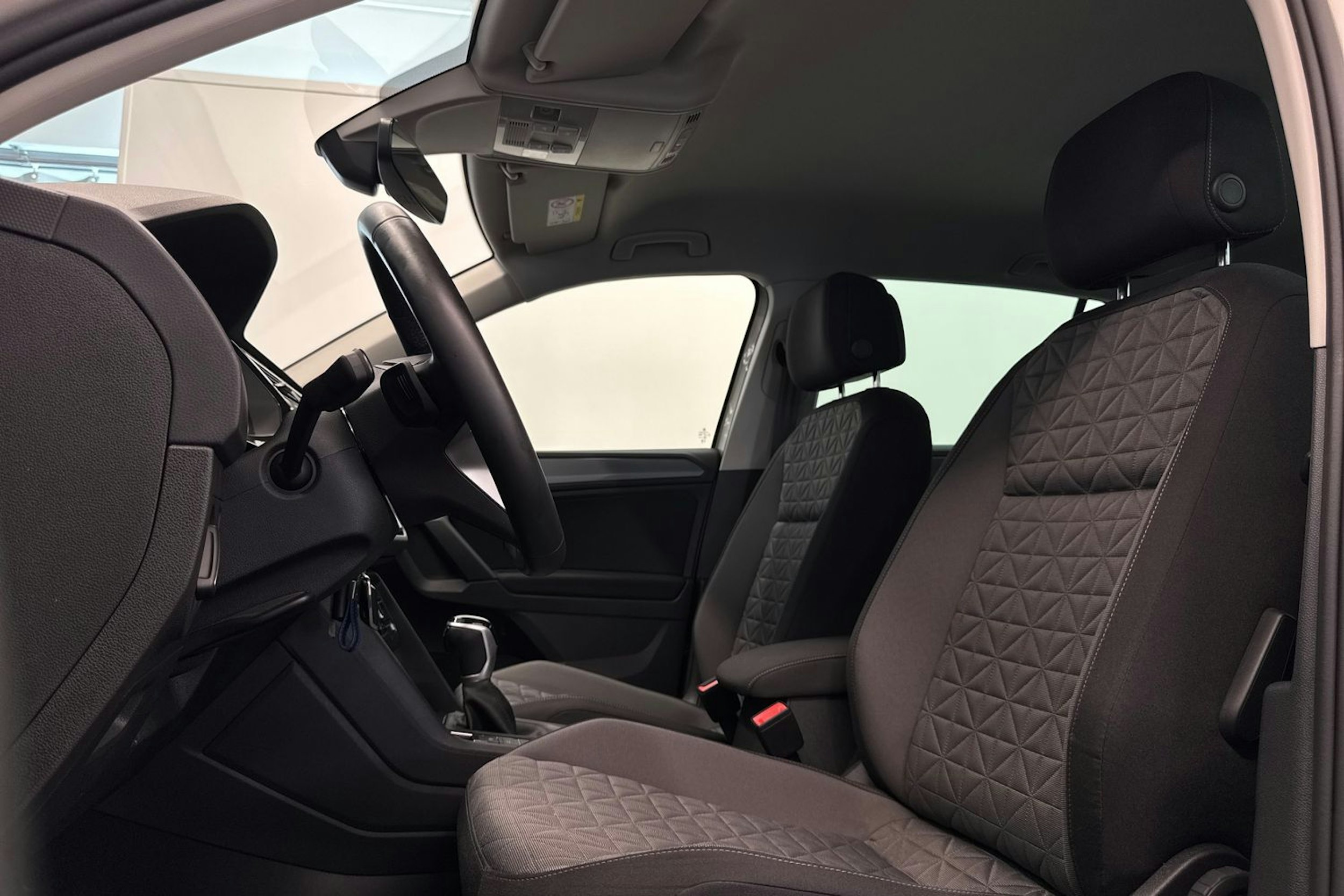 harmaa Volkswagen Tiguan 2023 kuva 32.
