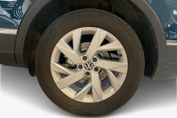sininen Volkswagen Tiguan 2023 kuva 11.