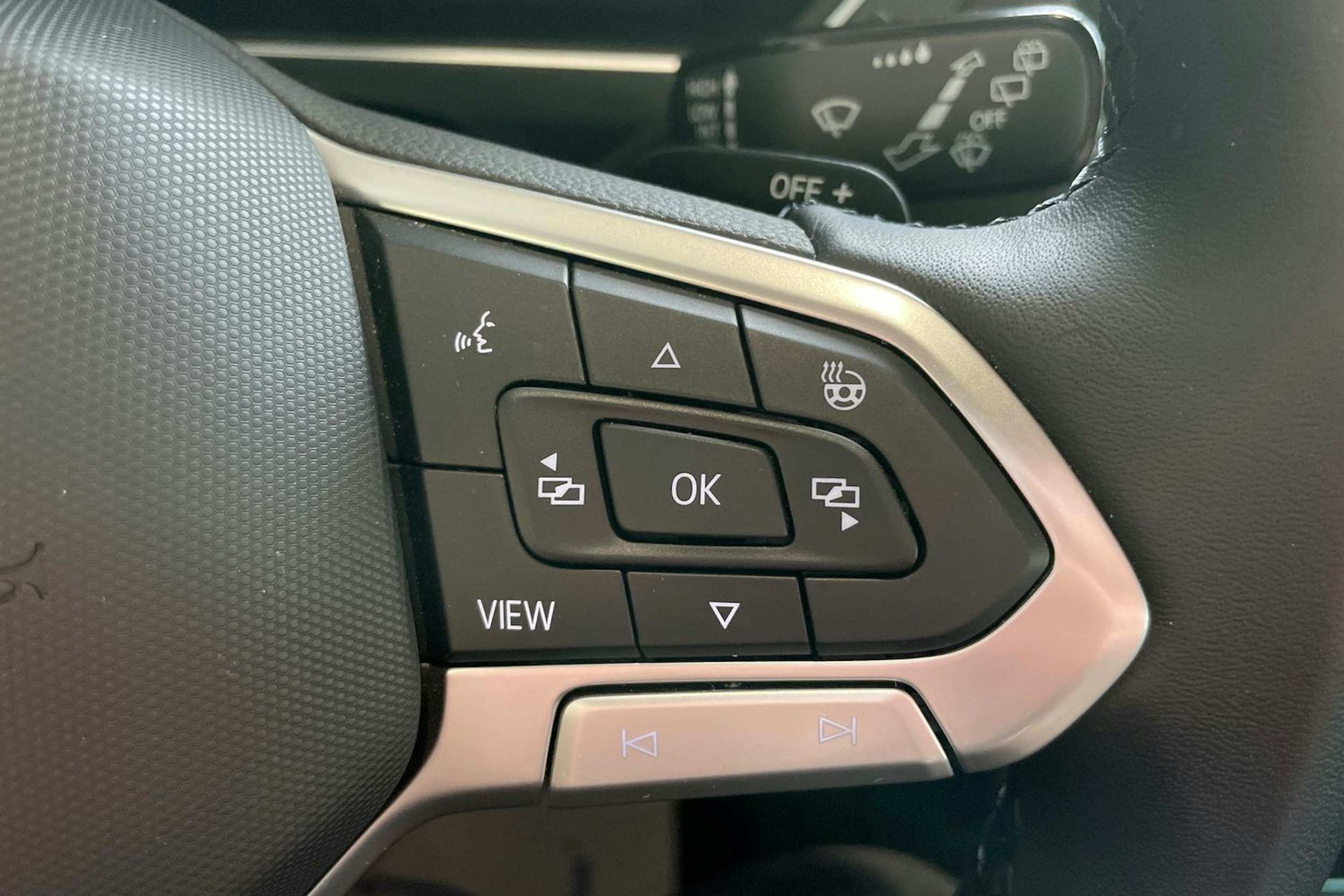 sininen Volkswagen Tiguan 2023 kuva 16.