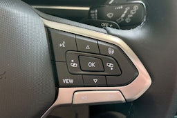 sininen Volkswagen Tiguan 2023 kuva 16.