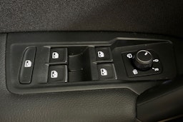sininen Volkswagen Tiguan 2023 kuva 18.