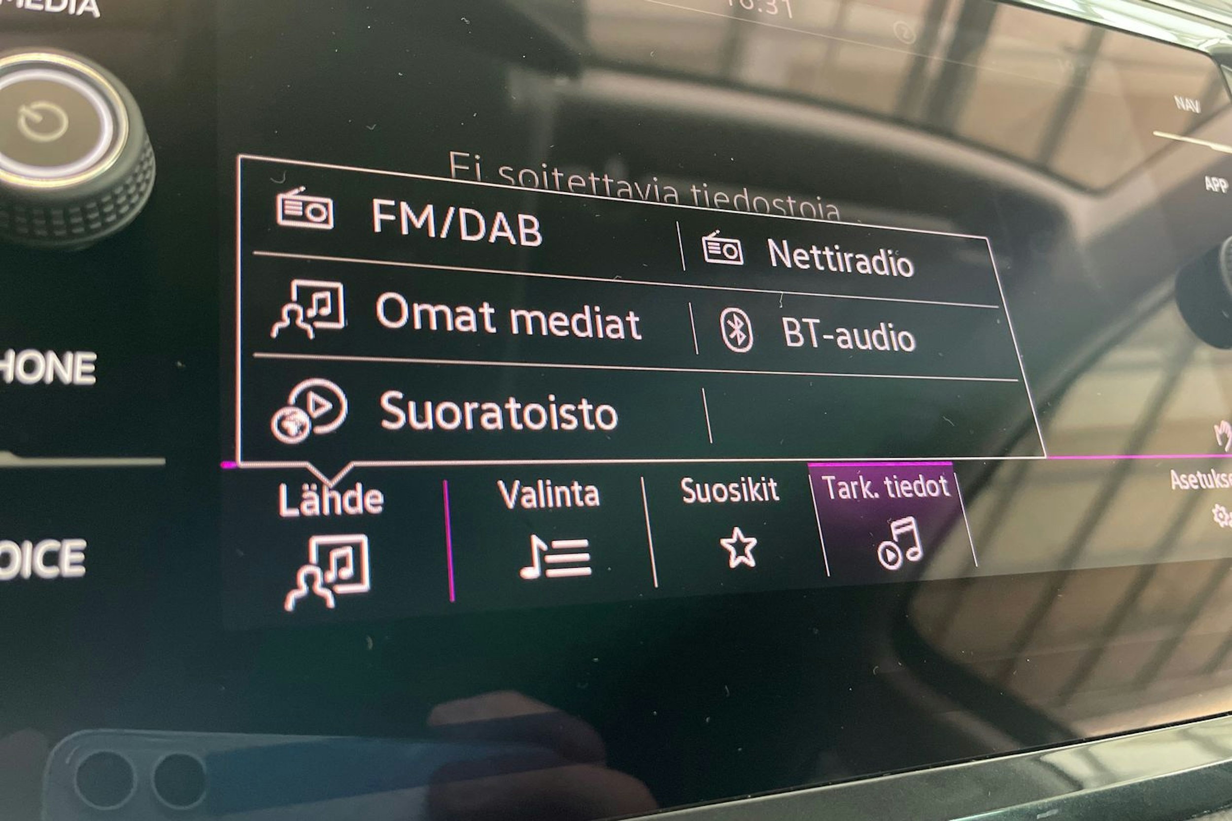 sininen Volkswagen Tiguan 2023 kuva 22.