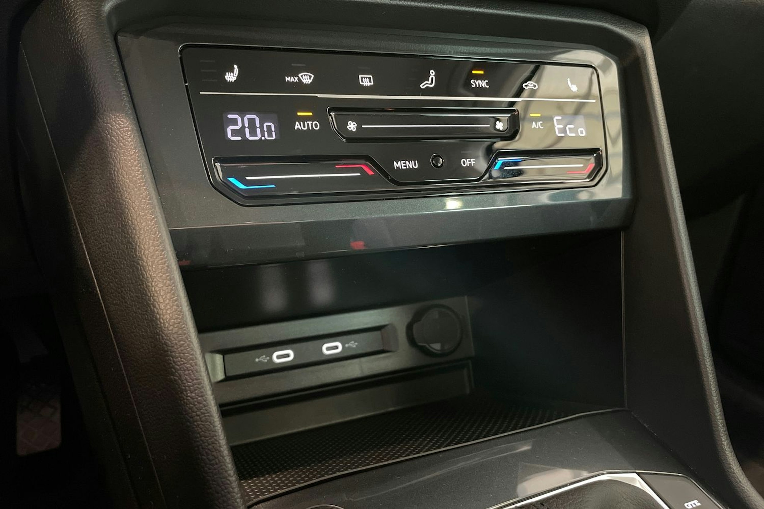 sininen Volkswagen Tiguan 2023 kuva 23.