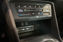 sininen Volkswagen Tiguan 2023 kuva 23.