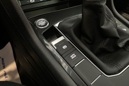 sininen Volkswagen Tiguan 2023 kuva 24.