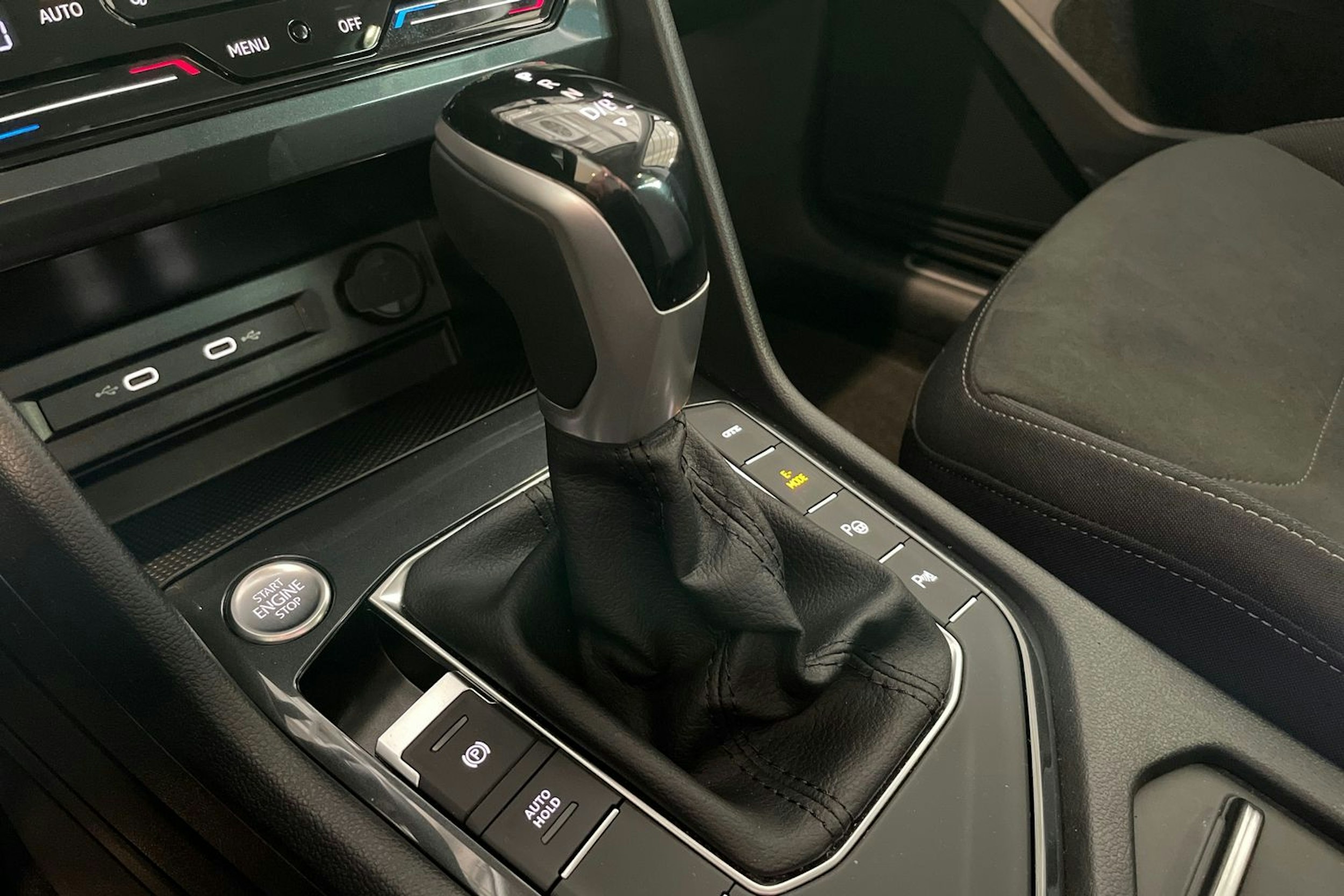 sininen Volkswagen Tiguan 2023 kuva 26.