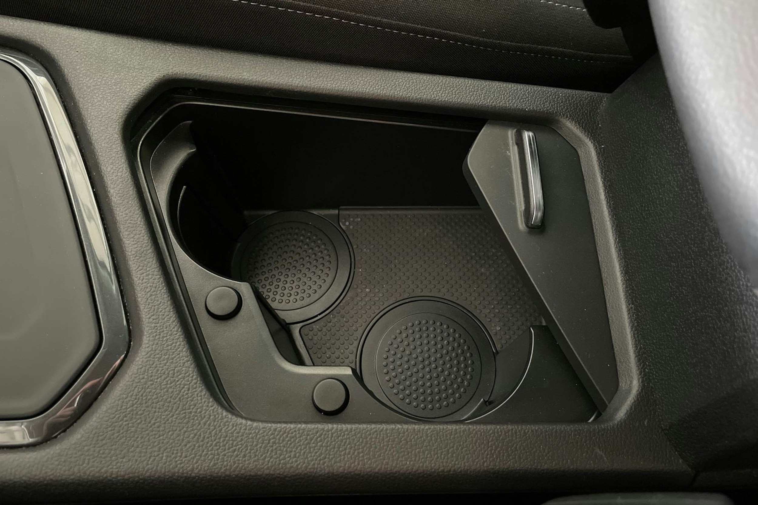 sininen Volkswagen Tiguan 2023 kuva 27.