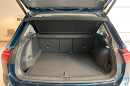 sininen Volkswagen Tiguan 2023 kuva 29.