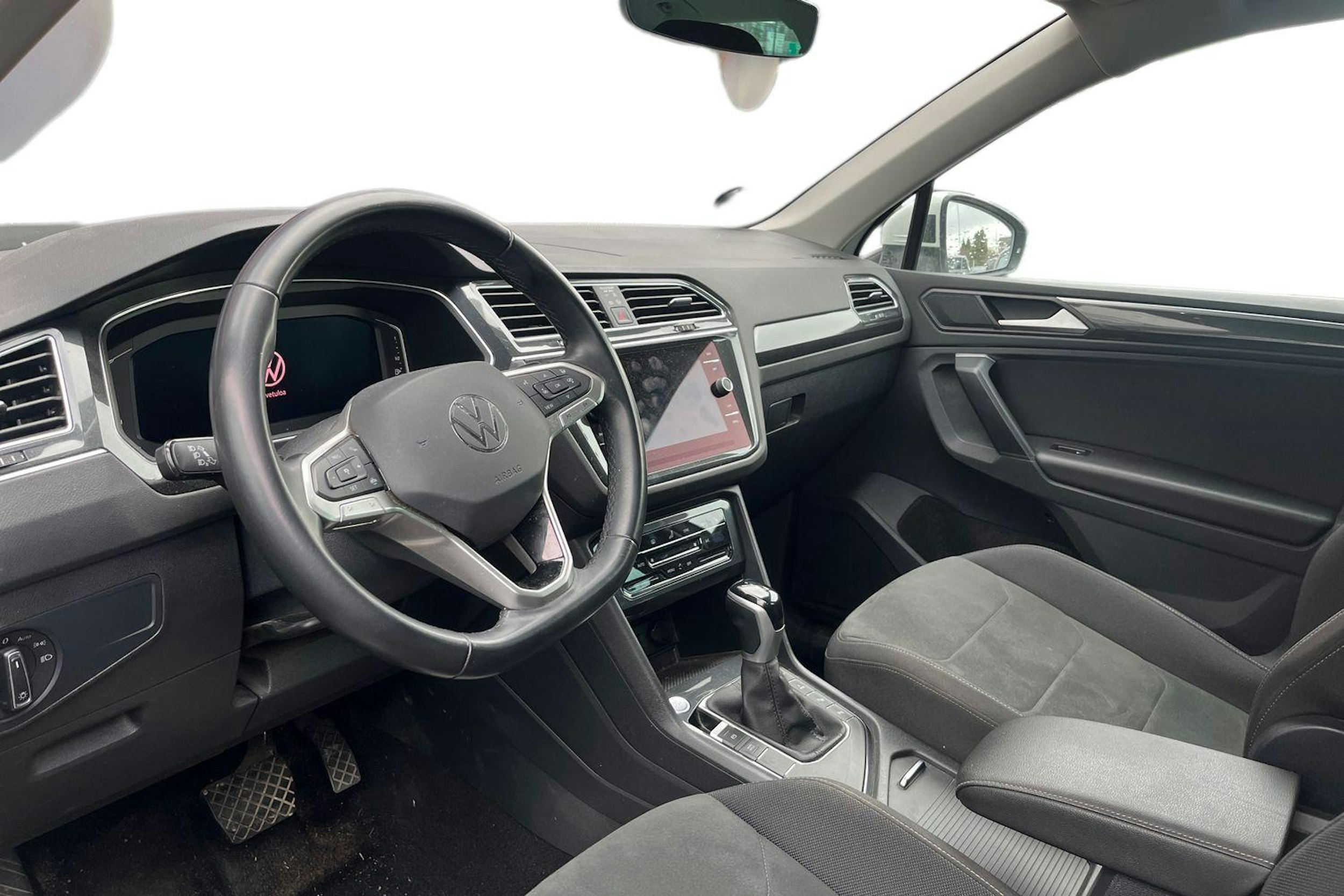 Valkoinen Volkswagen Tiguan 2023 kuva 3.