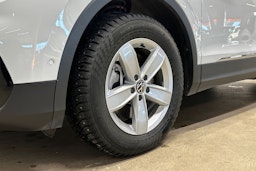 valkoinen Volkswagen Tiguan 2023 kuva 11.